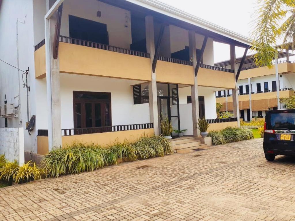 Sunrise Palace Negombo Exterior photo