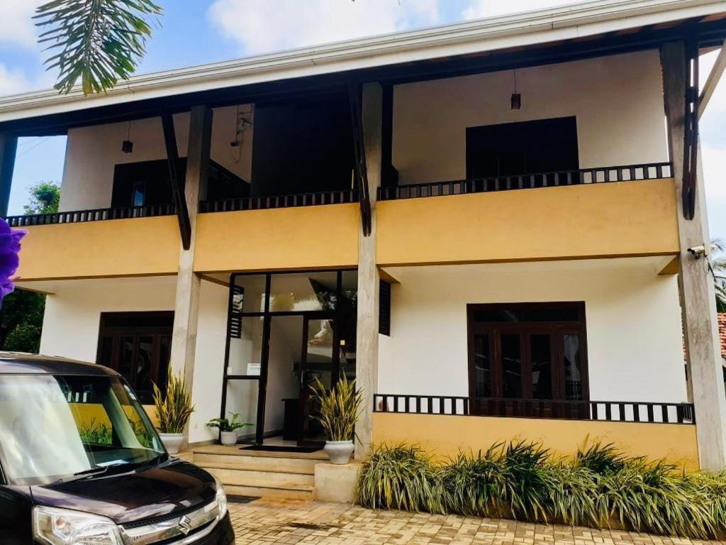 Sunrise Palace Negombo Exterior photo