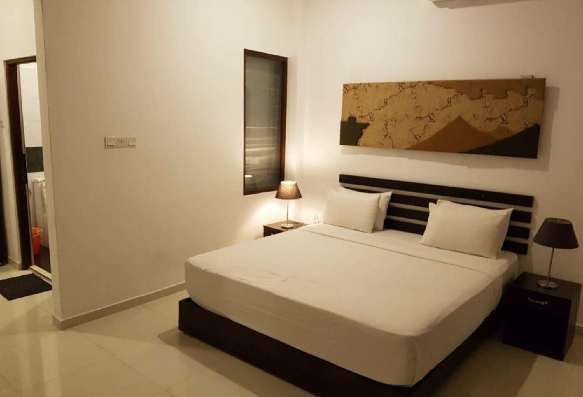 Sunrise Palace Negombo Exterior photo