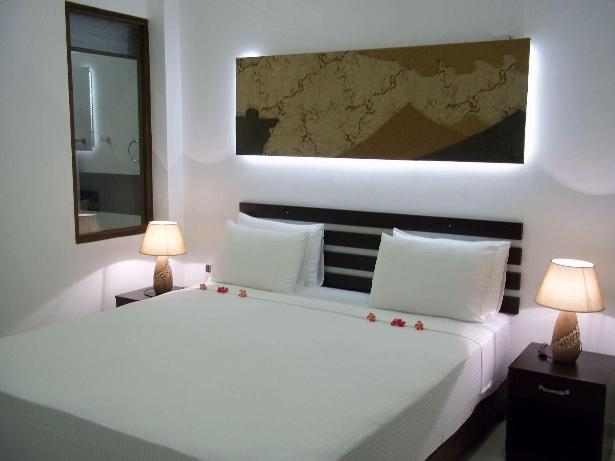 Sunrise Palace Negombo Exterior photo